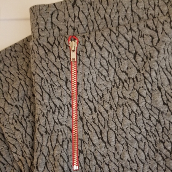 Le Lis USA Textured Knit Skirt Size L - Picture 1 of 7